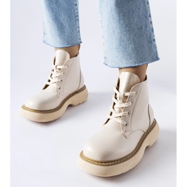 Bézs munkáscsizma vastag Sacco platformon 1