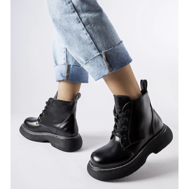 Inna Fekete munkáscsizma vastag Sacco platformon 1