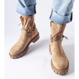 Bézs bokacsizma Averardo nyakkendővel 1