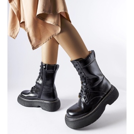 Fekete szigetelt munkáscsizma a Davi platformon 1