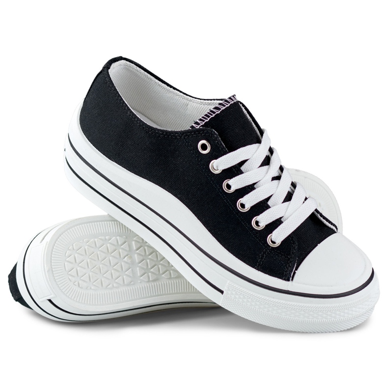 Klasszikus fekete női tornacipő 1