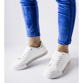 Fehér klasszikus tornacipő Dina strasszokkal 1