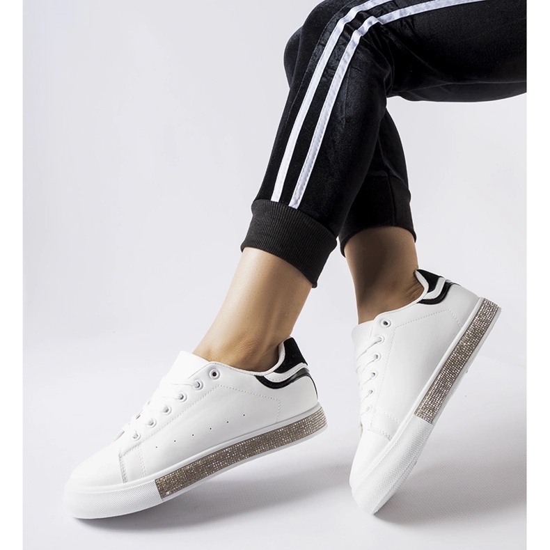 Fehér és fekete tornacipő Dina strasszokkal 2