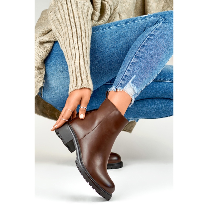 Klasszikus barna női bokacsizma ökobőrből 1