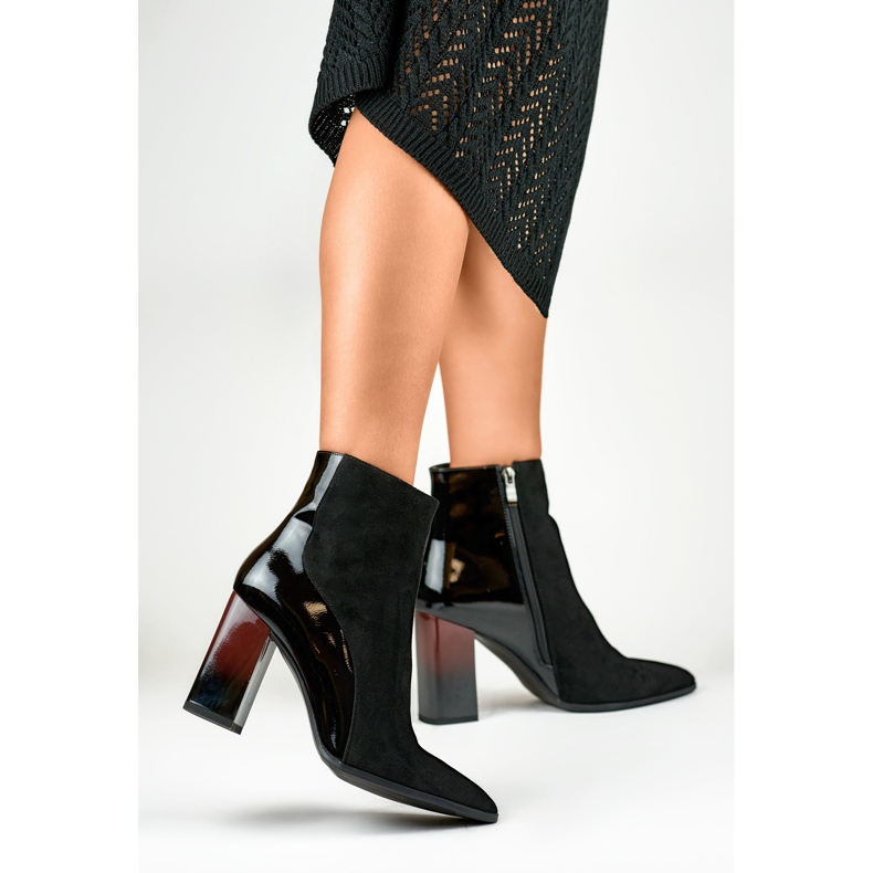 Elegáns női magas sarkú csizma fekete 1