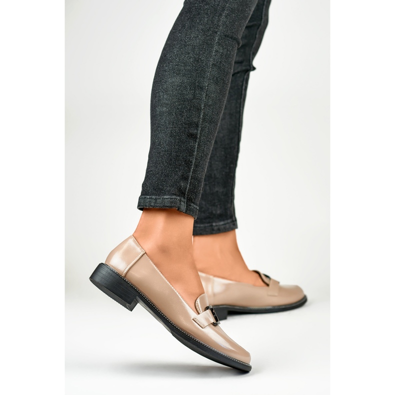 Patent bézs színű női cipő fekete 1