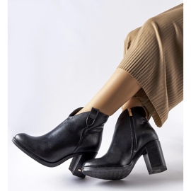 Karino fekete bőr szigetelt csizma 1