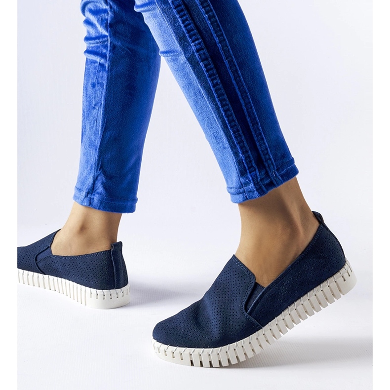 Madiha sötétkék áttört tornacipő 1