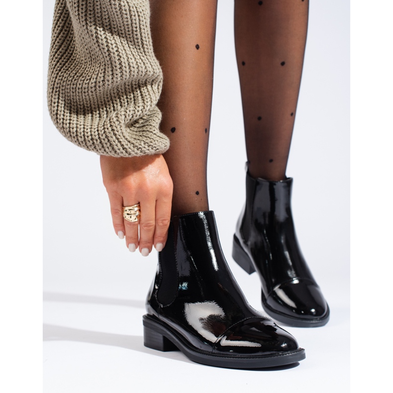 TRENDI Elegáns lakkozott Chelsea csizma fekete 1