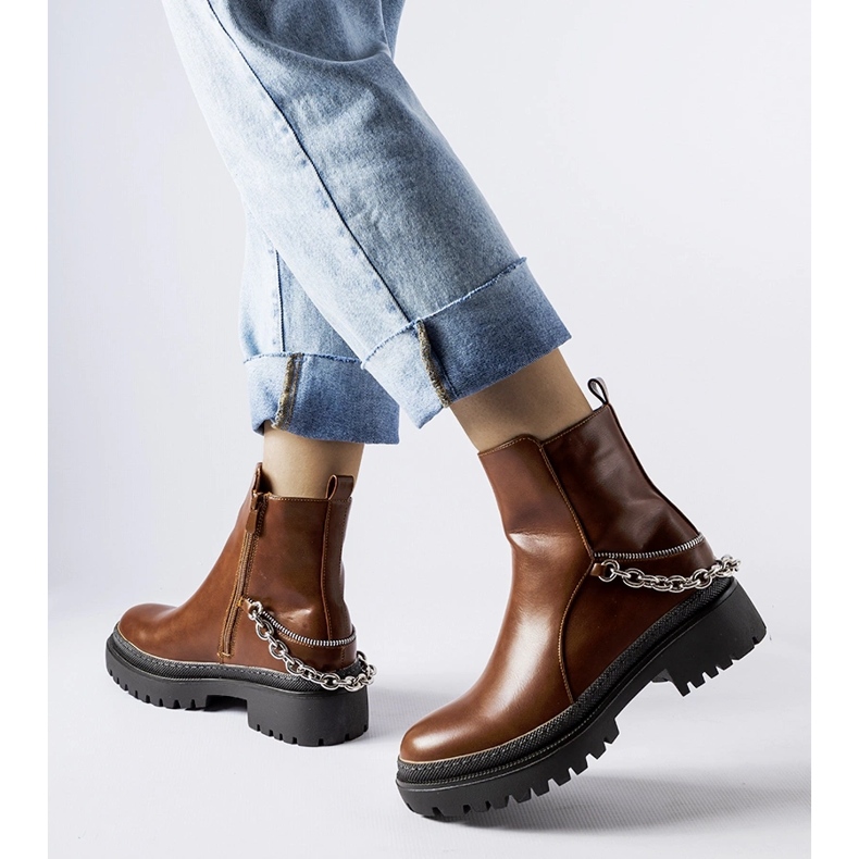 Barna bokacsizma Muqaddim lánccal 1