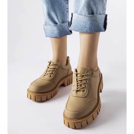 Barna cipő matt felülettel a Severino cégtől bézs 1