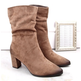 Női rövid, ráncos, hőszigetelt csizma, barna, Vinceza 58146 1