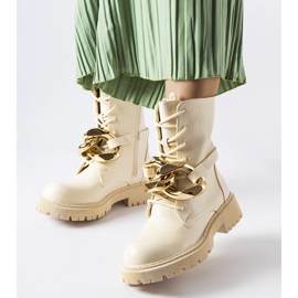 Bézs színű túrabakancs Galar lánccal 1