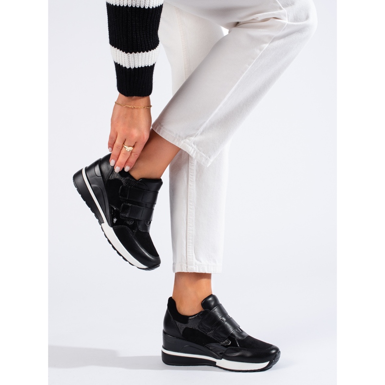 Fekete tépőzáras tornacipő W. Potockitól 2