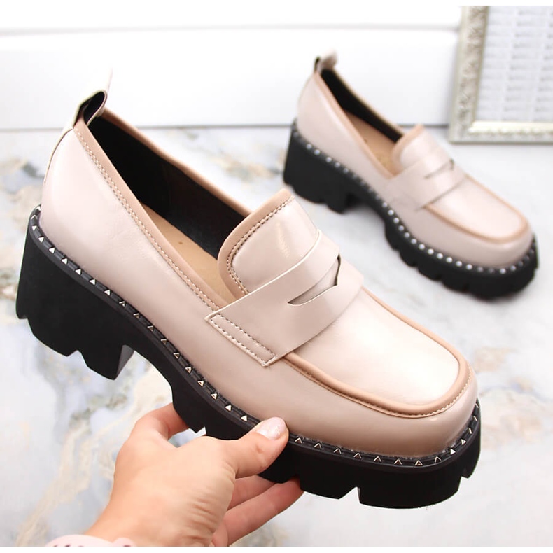 S.Barski Bézs színű lakkbőr cipők magas sarkú, emelvényes 1