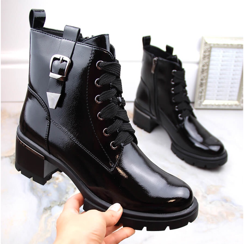 Női lakkbőr hőszigetelt magas sarkú csizma, fekete, S.Barski 1