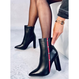 Keli fekete magassarkú 2