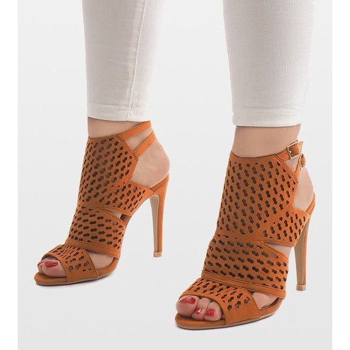 Teve áttört csizma a 238-5 barna 2