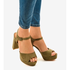 Zöld szandál az AT-0660-L velúr posztóján 1