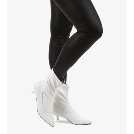 Szürke magassarkú, Ragemour zoknival 1