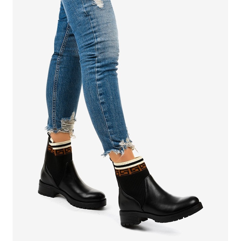 Fekete csizma Mangtoris zoknival 1