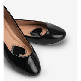 Fekete lakkozott indiai balerinák 1