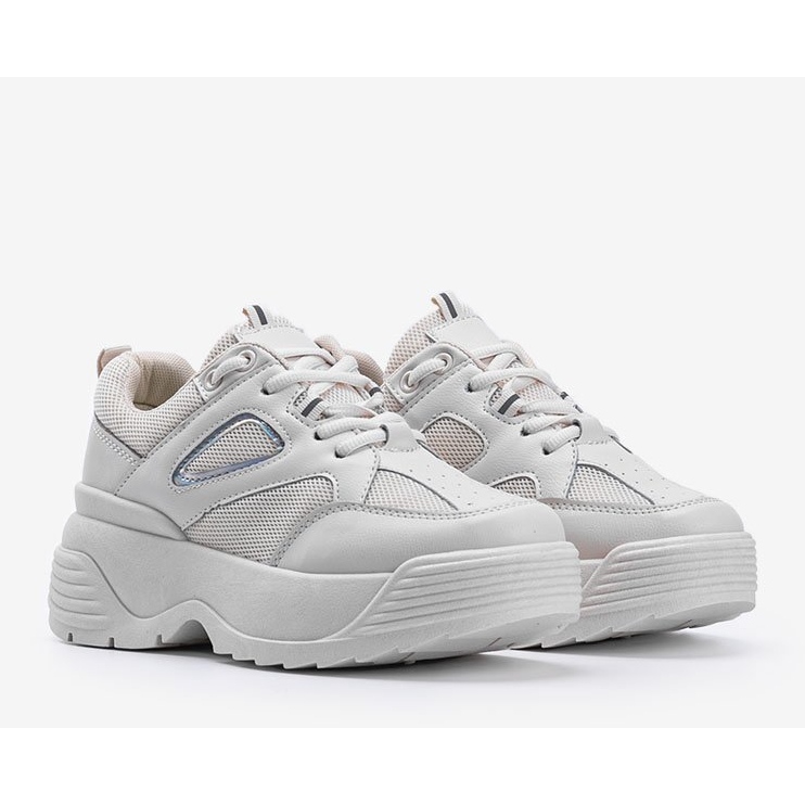 Bézs cipők vastag Jaida talppal 2