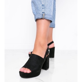 Fekete szandál Chikie posztján 1