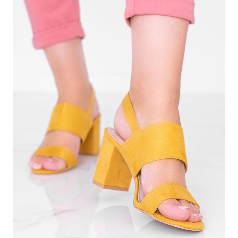 Mustár szandál a Lil Sweetie poszton sárga 1