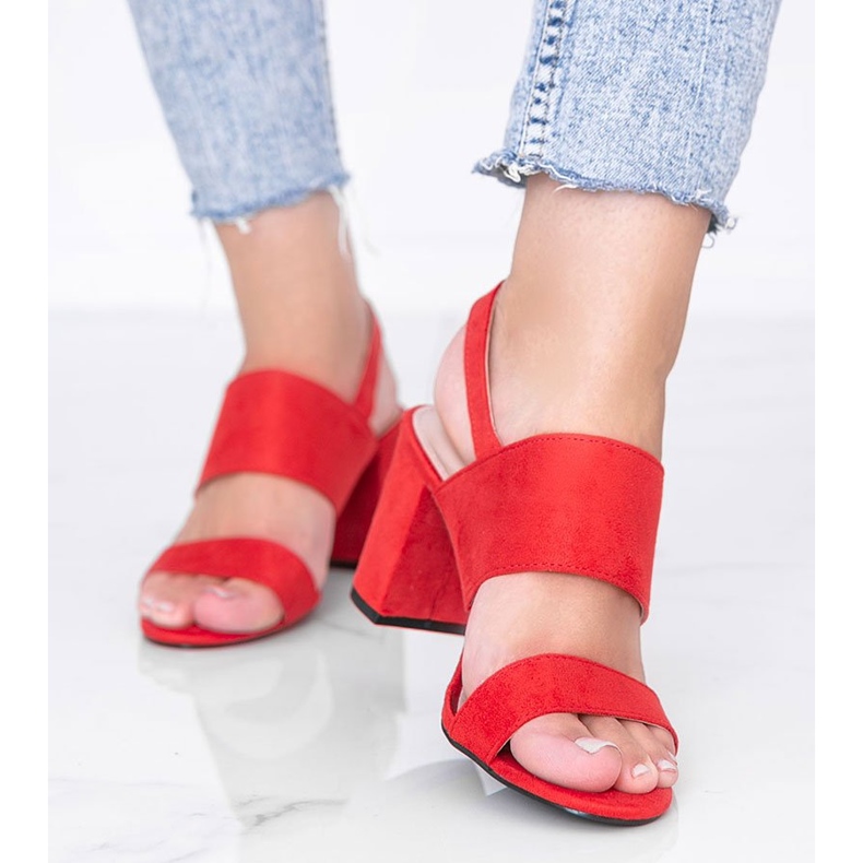 Piros szandál Lil Sweetie posztján 1