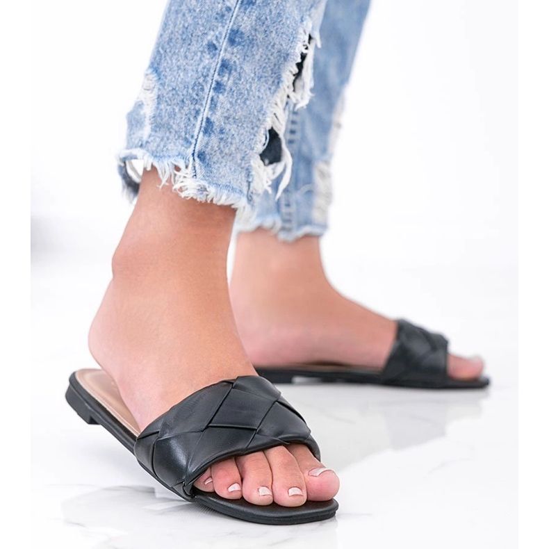 Fekete papucs fonott Irén felsőrésszel 1 Fekete papucs fonott Irén felsőrésszel 1