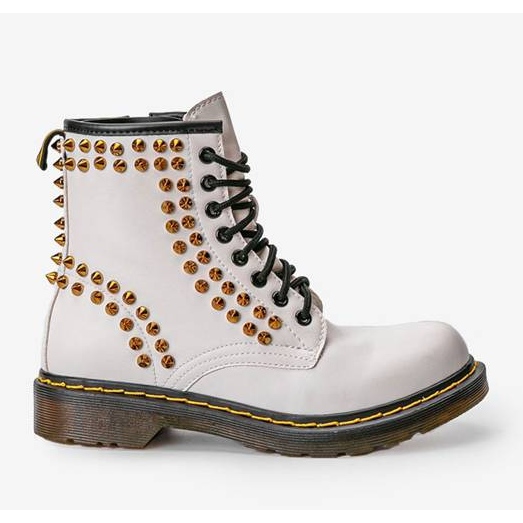 Fehér Marten szegecses táskák 2