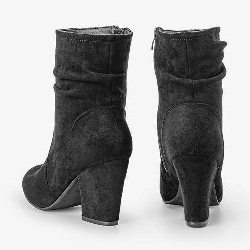 Fekete bokacsizma a Lines oszlopon 1 Fekete bokacsizma a Lines oszlopon 1