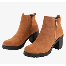 Teves csizma az aprócska oszlopon barna 2 Teves csizma az aprócska oszlopon barna 2