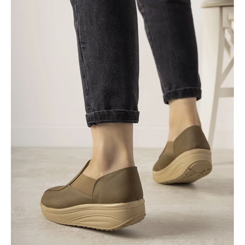 Barna cipő magas talppal a Spike -tól 1