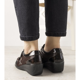 Brown dörmög a Tiffy alacsony ék sarkán barna 1 Brown dörmög a Tiffy alacsony ék sarkán barna 1