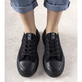 Fekete cipők vastag Beat talpon 1