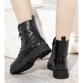 Fekete szigetelt csizma magas Dora talpon 1