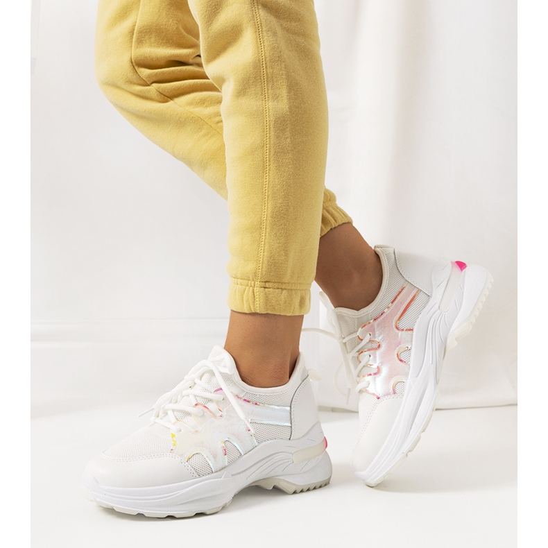 Rózsaszín és fehér Bates tornacipő 1