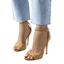 Bézs nyitott pumpák Luigina sarkon 1