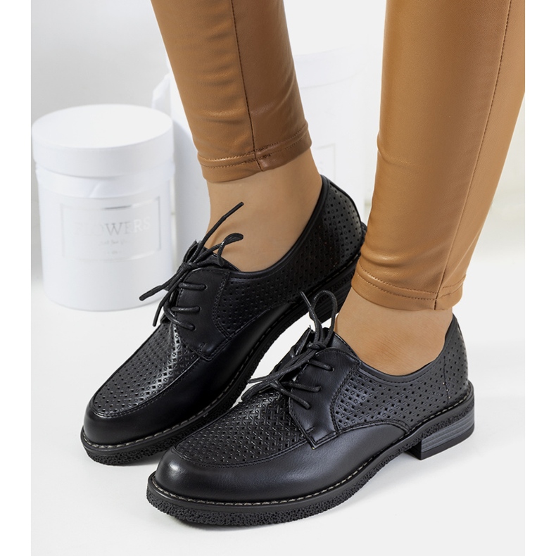 Edda fekete áttört oxford cipő 1