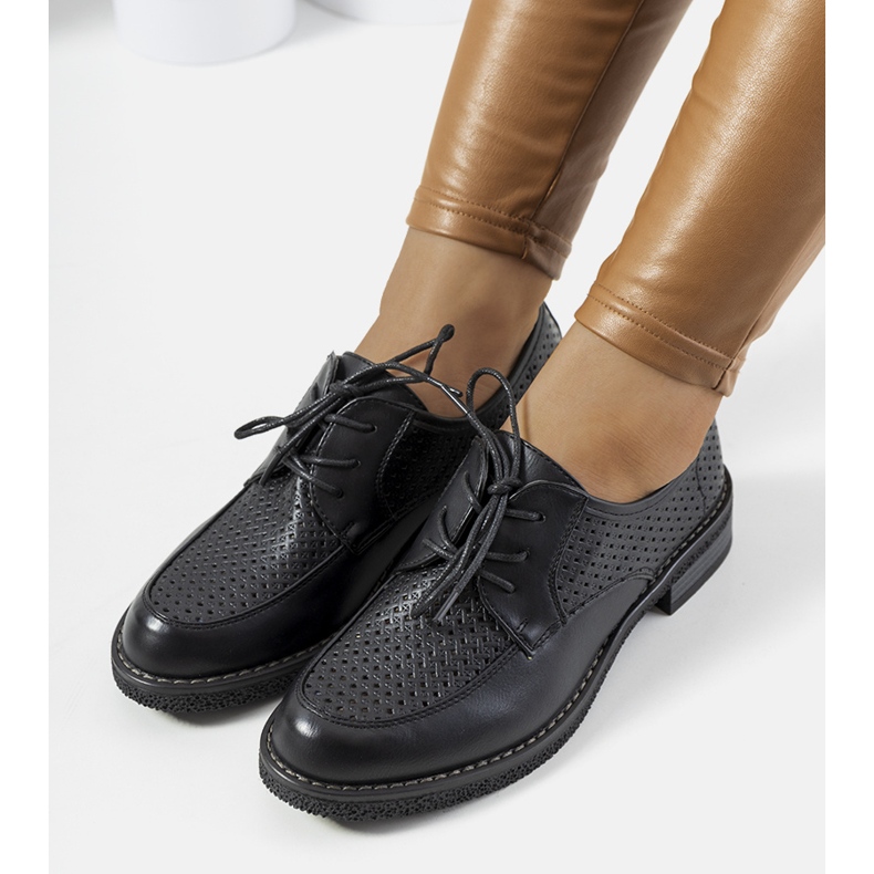 Edda fekete áttört oxford cipő 2