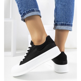 Fekete tornacipő a Venancia platformon 1