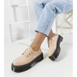 Bézs színű cipő magas Hooper talppal 1