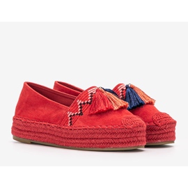 Piros espadrillák a Pisquid platformon 1