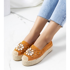 Barna espadrillák Mrs. Nicki vastag talpán sárga 1