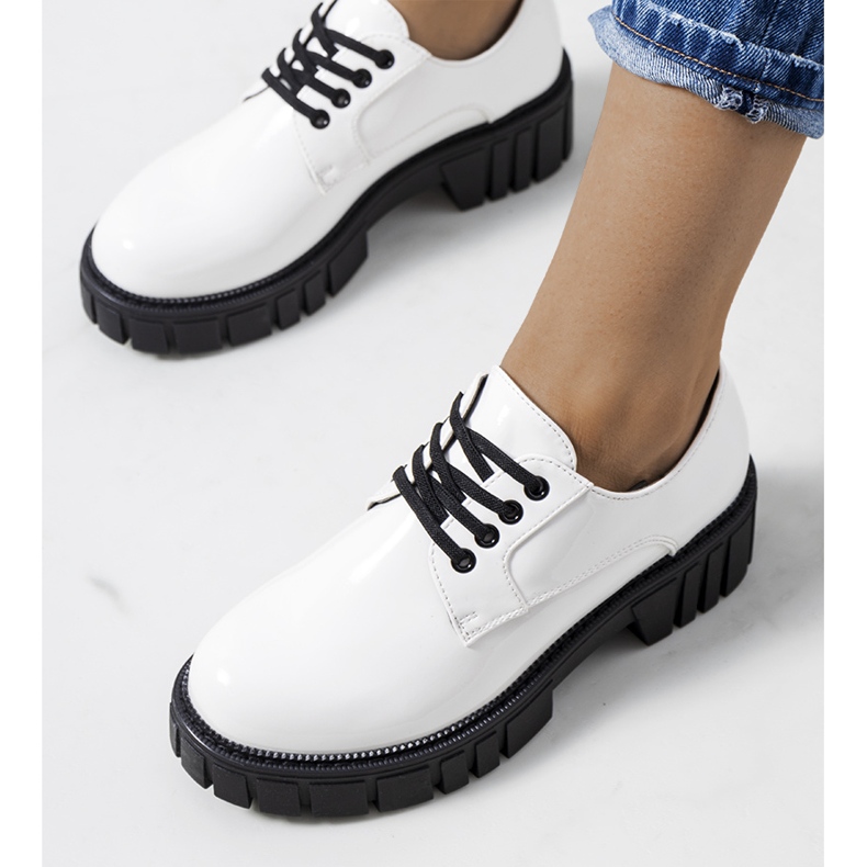 A márka fehér lakkozott cipői Eileen 1