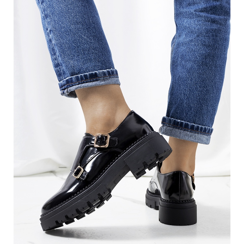 Fekete lakkozott Valks cipő 1