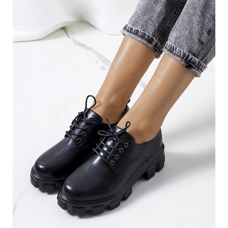 Fekete cipő Chedi traktor talpán 2