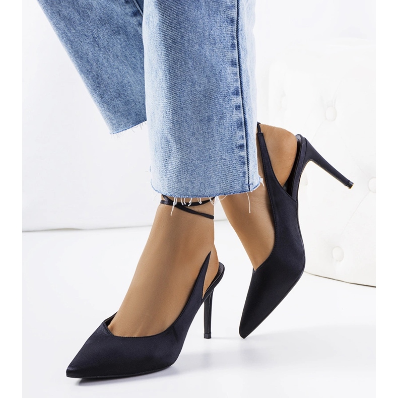 Fekete sarkú cipő Anneli kötéssel 1